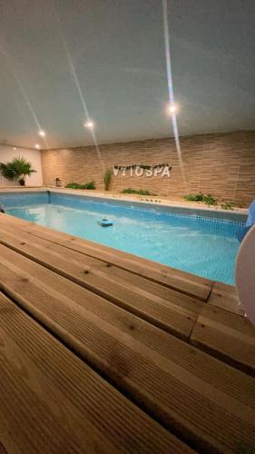 Swimming pool sa o malapit sa Vitospa