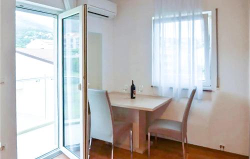 Lovely Apartment In Podstrana With Wifi