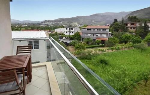 Gorgeous Apartment In Podstrana With Wifi