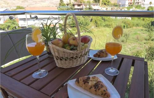 Gorgeous Apartment In Podstrana With Wifi