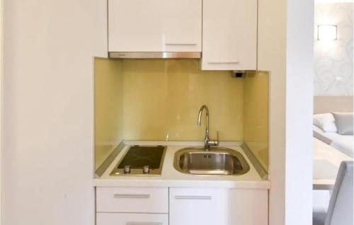 Gorgeous Apartment In Podstrana With Wifi