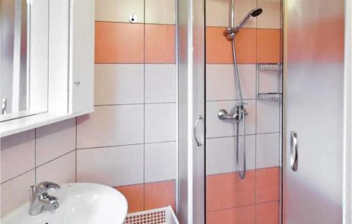 Gorgeous Apartment In Podstrana With Wifi
