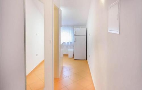 Nice Apartment In Podstrana With Wifi