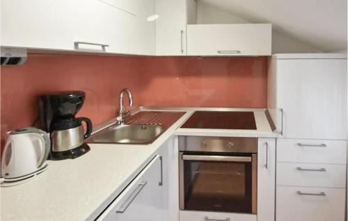 Nice Apartment In Podstrana With Wifi