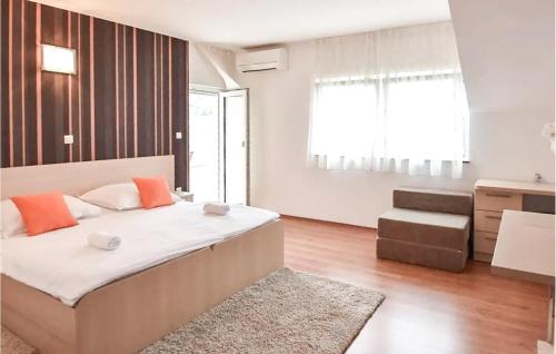 Nice Apartment In Podstrana With Wifi