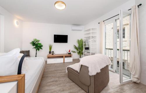 Stunning Apartment In Sibenik With House Sea View