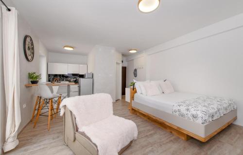 Stunning Apartment In Sibenik With House Sea View