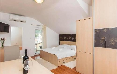 Stunning Apartment In Podstrana With Wifi