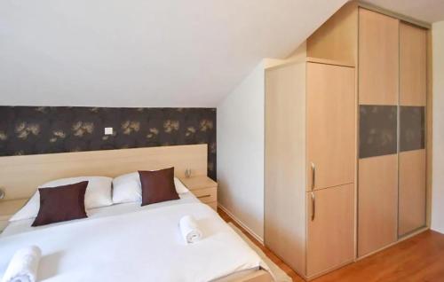 Stunning Apartment In Podstrana With Wifi