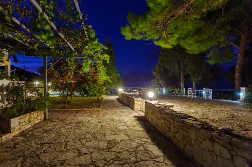 Gallery image of Kouros Hill in Xirokástellon