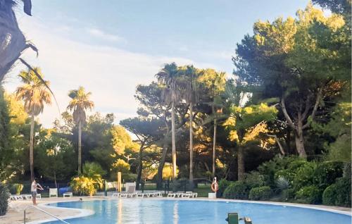 Piscine Et Accès Plage
