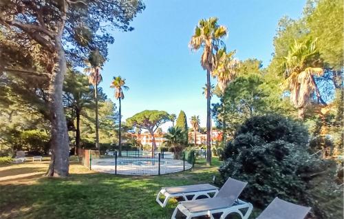 Piscine Et Accès Plage