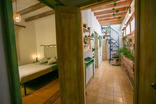 a small room with a bed and a hallway at Precioso Departamento in Morelia