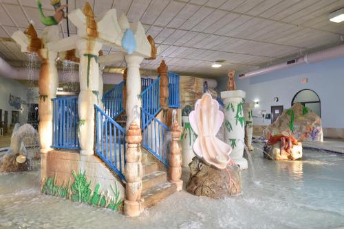a water park with a water slide at Atlantis Family Waterpark Hotel, an Ascend Collection Hotel in Wisconsin Dells