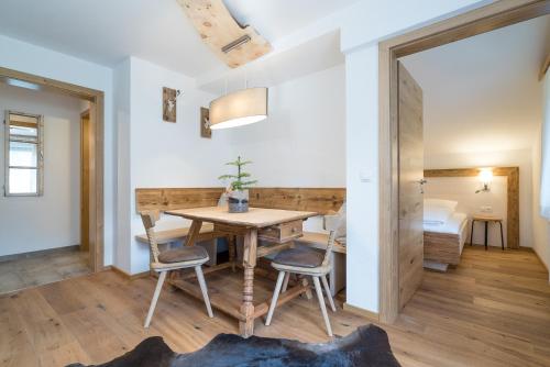 a dining room with a wooden table and chairs at Appartement Wiederkehr in Flachau