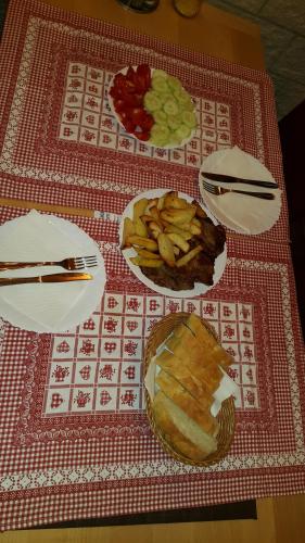 Comida en el departamento o alrededores