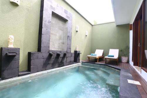 Kolam renang di atau dekat dengan The Jas Villas