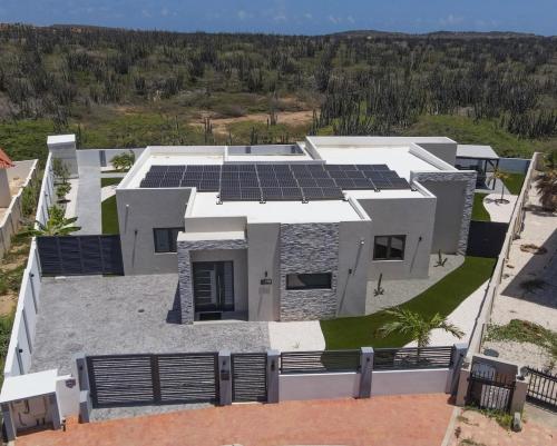 Modern Villa Luel private pool 5 min to Palm Beach