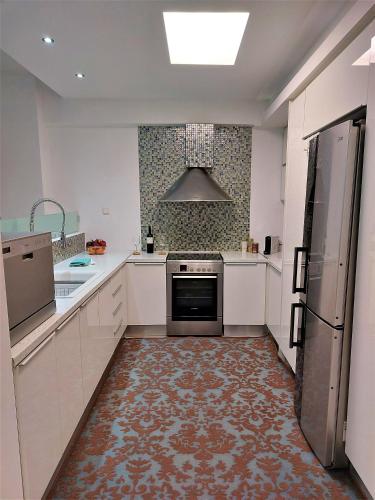 Downtown Living Central 2BR Free Private Parking