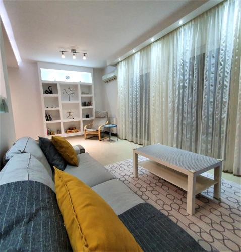 Downtown Living Central 2BR Free Private Parking