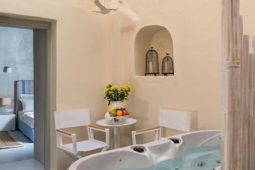 Magical Blu Junior Suite With Outdoor Heated Jacuzzi