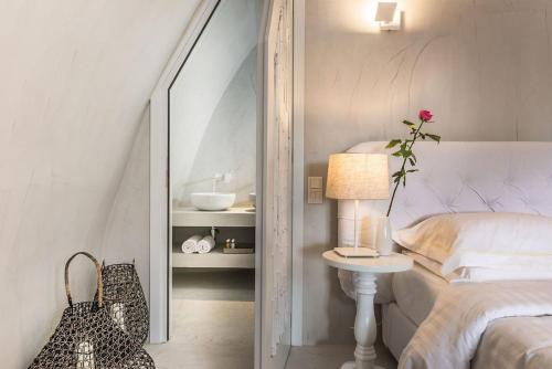 Magical Blu Honeymoon Suite With Indoor Heated Jacuzzi