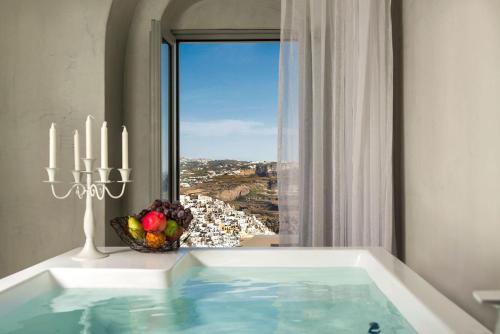Magical Blu Honeymoon Suite With Indoor Heated Jacuzzi