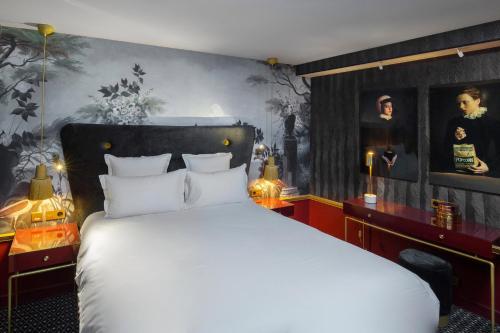 Snob Hotel Image