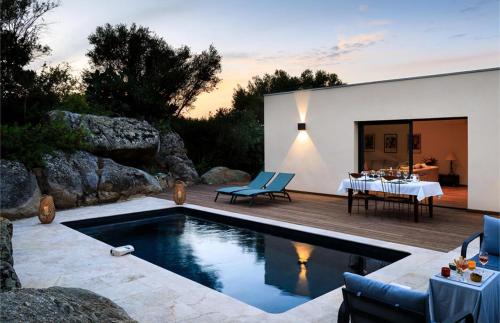 Piscina a Villa Roc E Fiore o a prop