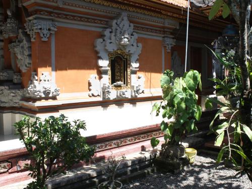 a building with a clock on the side of it at Raka House Accommodation in Ubud