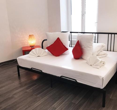 Ένα ή περισσότερα κρεβάτια σε δωμάτιο στο INSIDE FIVE - City Apartments