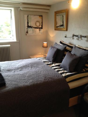 Säng eller sängar i ett rum på Guesthouse Trabjerg