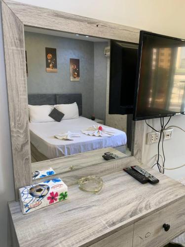 Garden-city palace hotel