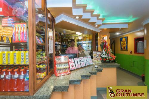 a store with two people standing at the counter in a store at Hotel Gran Quitumbe in Quito