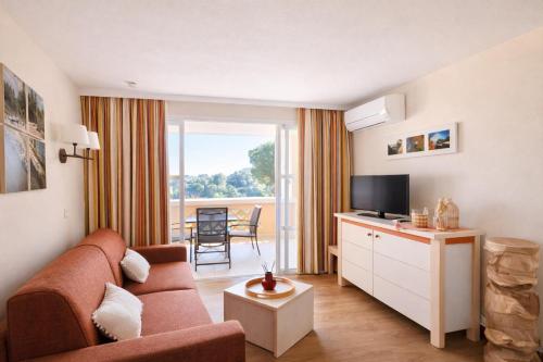 CAP ESTEREL AGAY SAINT RAPHAEL VUE MER Studio 4 personnes chez Evelyne