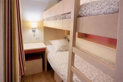 CAP ESTEREL AGAY SAINT RAPHAEL VUE MER Studio 4 personnes chez Evelyne