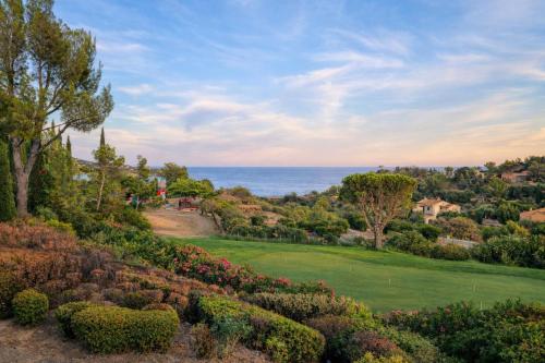 CAP ESTEREL AGAY SAINT RAPHAEL VUE MER Studio 4 personnes chez Evelyne