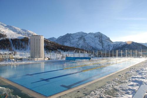 Bazén v ubytování Nevesestriere nebo v jeho okolí