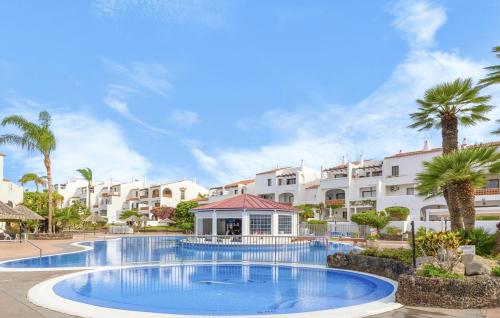 Beautiful 4 bedroom apartment with private jacuzzi