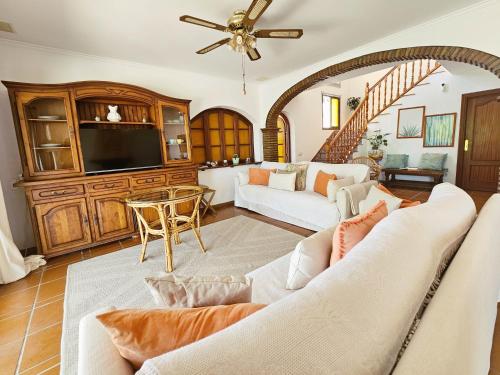 Villa Hermana del Sol by Lica
