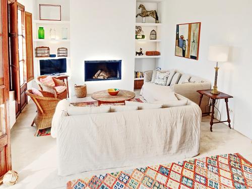 a living room with a couch and a table at Finca la Querida in Campos