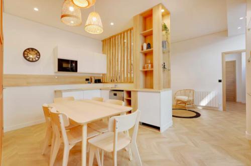 Spacious & Bright 2BR Apartment 6 Guests Bastille