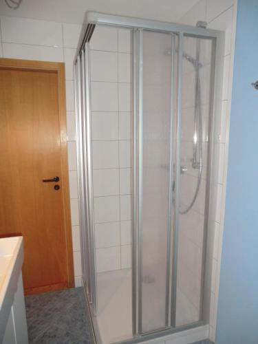 a shower with a glass door in a bathroom at Ferienwohnung im Ferienhaus Kästner in Friedrichskoog