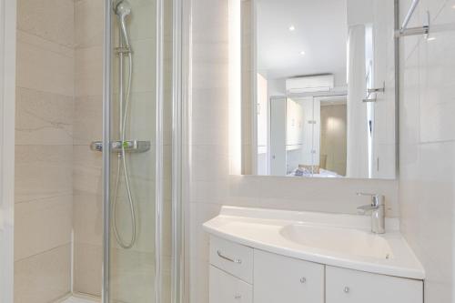 Amazing 4-bedroom with terrace 50m from Croisette
