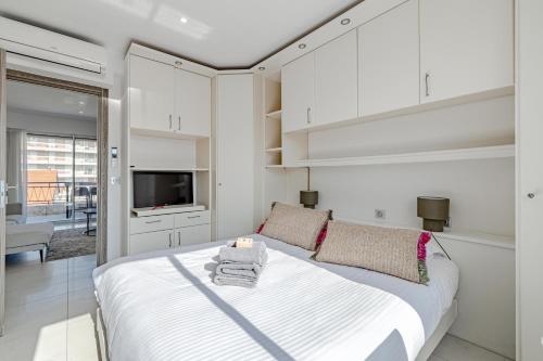 Amazing 4-bedroom with terrace 50m from Croisette