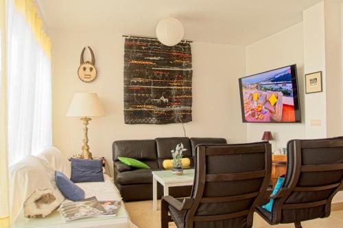 a living room with a couch and a table at Blue Ark, villa vue mer avec piscine, idéale en famille face à Gibraltar in Manilva