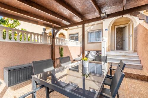 Casa Dario con terraza y barbacoa en Gran Alacant