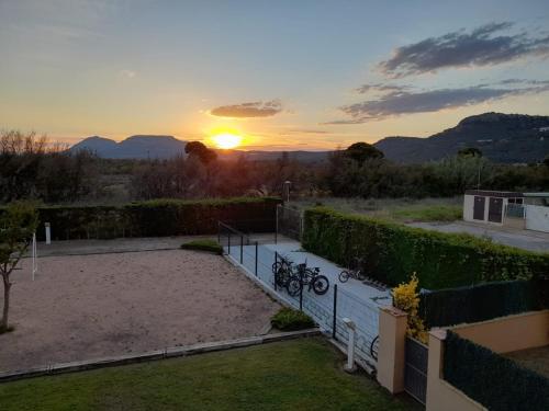 Apartamento con piscina, mar y naturaleza