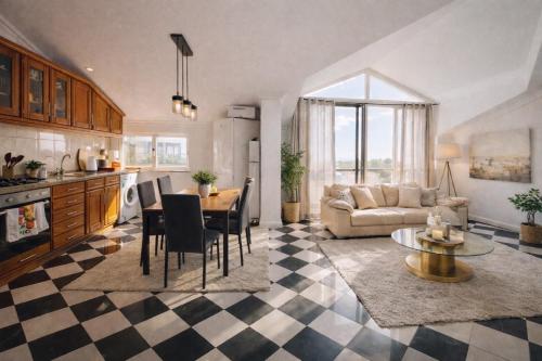 Cozy kriol stay, steps to ocean