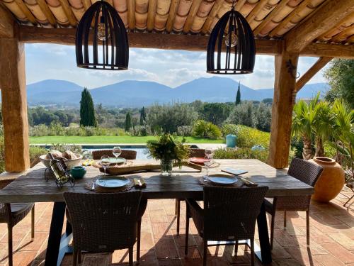 Villa provençale climatisée, piscine chauffée, vue magnifique